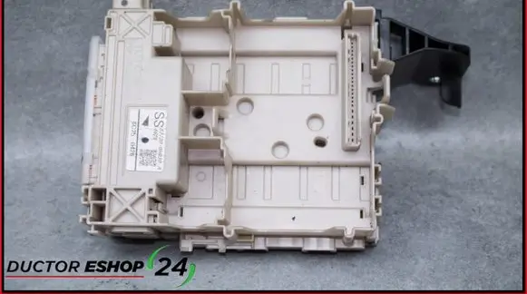 Peugeot 108 Fuse module 827300H030A