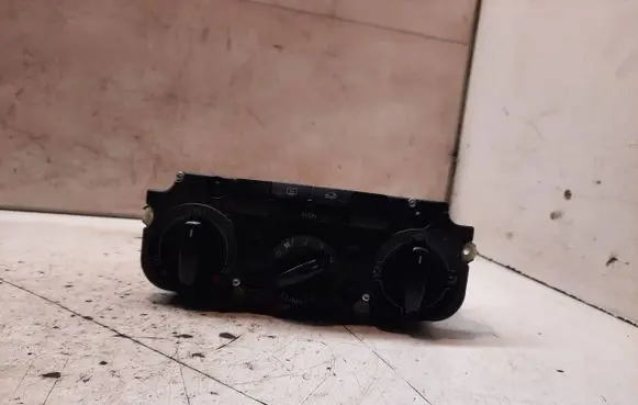 Volkswagen Golf V Climate control unit