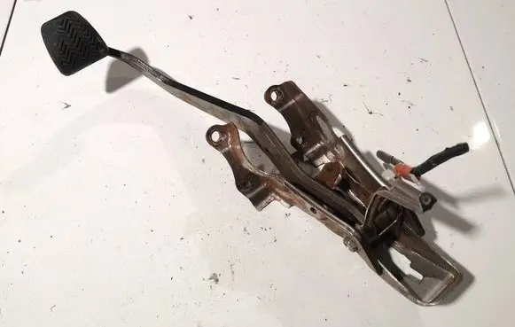Toyota Auris 150 Clutch pedal 