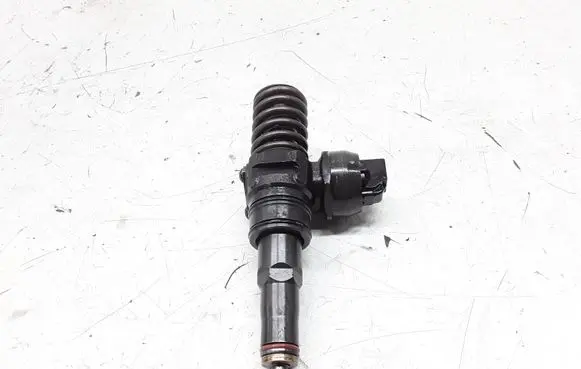 Skoda Octavia Mk2 (1Z) Fuel injector 038130073AG