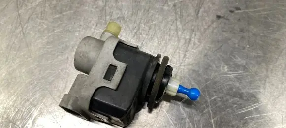 Nissan Almera Tino Headlight level adjustment motor 7700420737