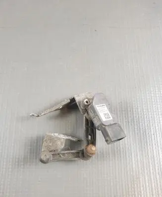 Volvo XC90 Rear air suspension level height sensor 32246988