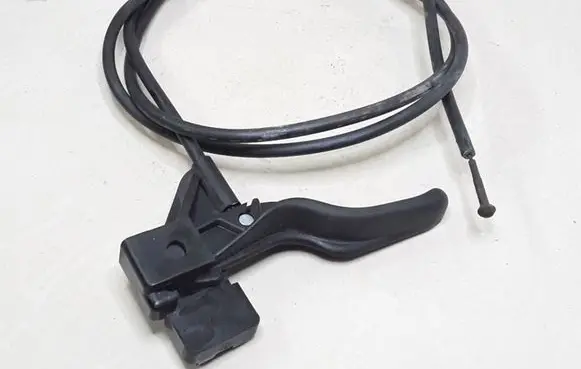 Engine bonnet (hood) release handle