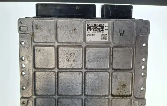 Toyota Auris 150 Engine control unit/module 8966102T41 MB2754000871