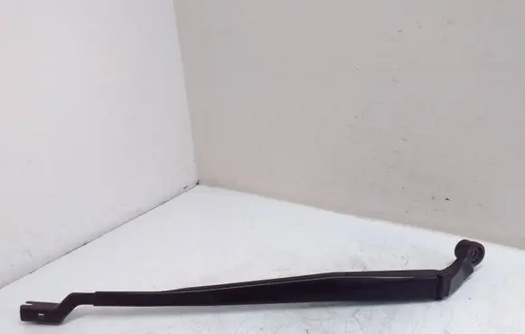 Toyota Prius (XW50) Front wiper blade arm