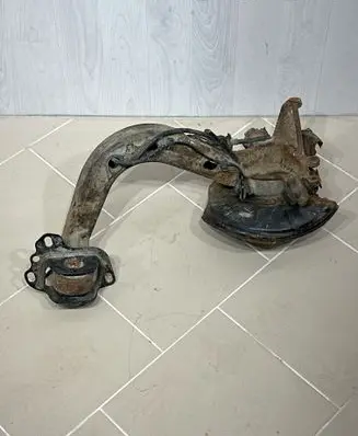 Rear wheel hub