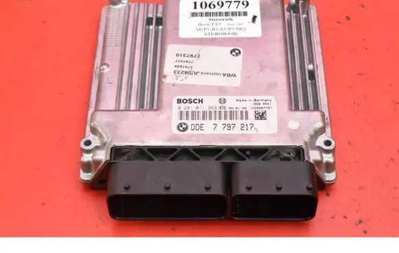BMW 1 E81 E87 Engine control unit/module ECU 7797217