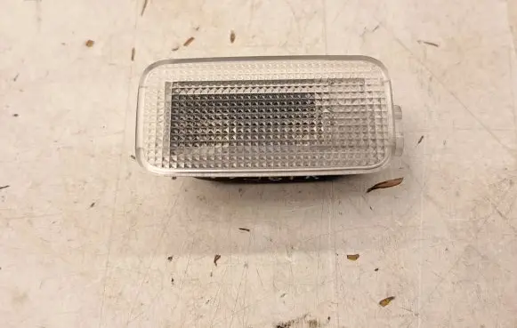 Toyota Avensis T270 Front door interior light 8133005050