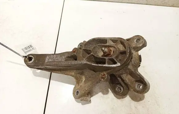Engine mount bracket
