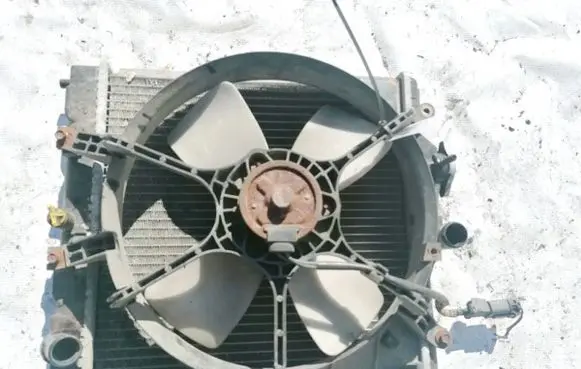 Honda HR-V Radiator cooling fan shroud