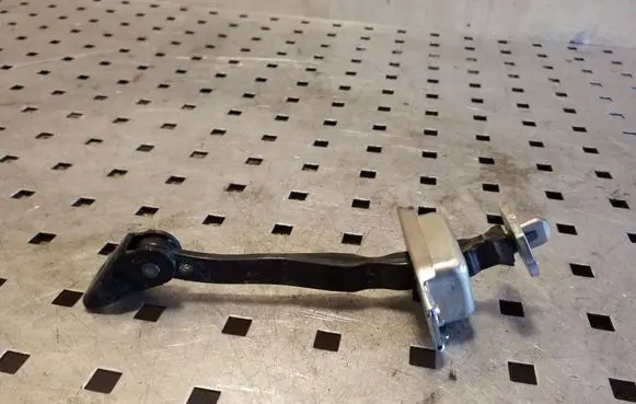 Nissan X-Trail T32 Rear door check strap stopper