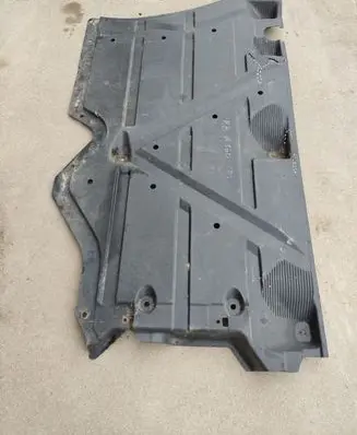 Mercedes-Benz A W169 Center/middle under tray cover 