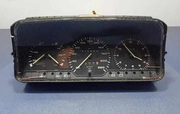 Volkswagen PASSAT B3 Speedometer (instrument cluster) 357919033EL