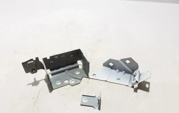 Renault Trafic III (X82) Fender mounting bracket 631455452R