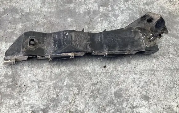 Toyota Avensis T250 Front bumper mounting bracket 5253505010