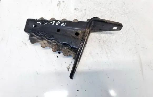 Subaru Outback Engine mounting bracket