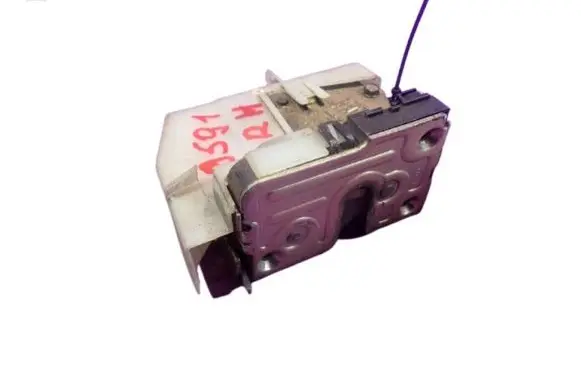 Renault Thalia I Rear door lock