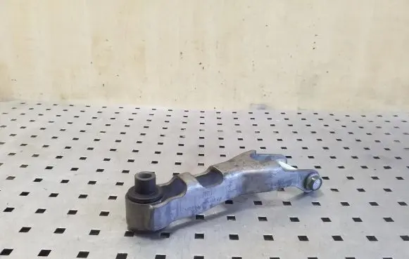 Volvo V40 Engine mounting bracket 31277572