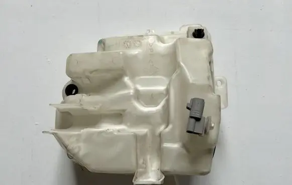 Mitsubishi Outlander Windshield washer fluid reservoir/tank 8260A276