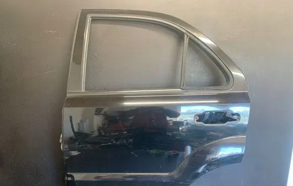 KIA Sorento Rear door 
