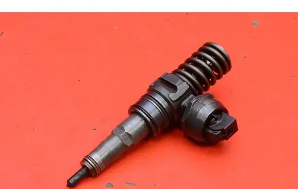 Volkswagen PASSAT B5.5 Fuel injector 038130073AJ