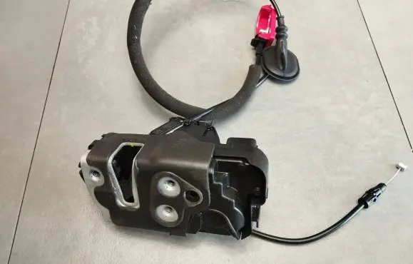 Volkswagen Amarok II Front door lock N1WAE21812PF