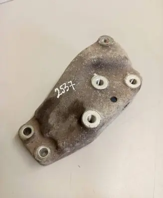 Volkswagen Tiguan Engine mounting bracket 3C0199117J