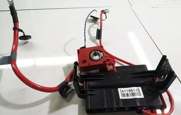 BMW 3 E90 E91 Battery box tray cover/lid 693664910