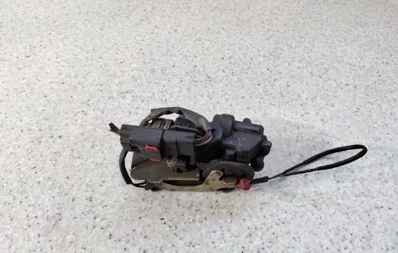 Chrysler Grand Voyager IV Rear door lock
