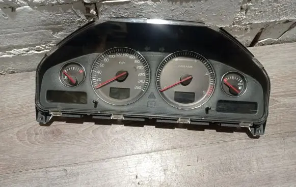 Volvo XC90 Speedometer (instrument cluster) 1424633 30682286 69594350T