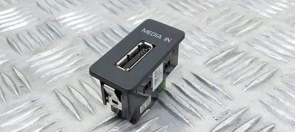 Volkswagen Golf VII USB socket connector 5G0035222A 5Q0035736