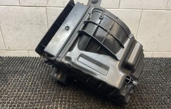 Renault Megane III Air filter box 8200883761 8200883787