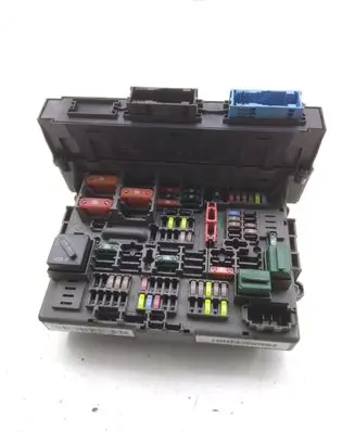 BMW 1 E82 E88 Fuse module 10688710 911944605