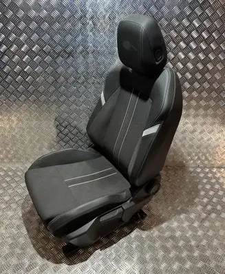 Opel Astra L Front driver seat DG23640