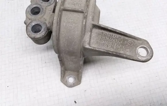 Opel Astra G Engine mount bracket 90575772YL 90575779YM 90576049YN