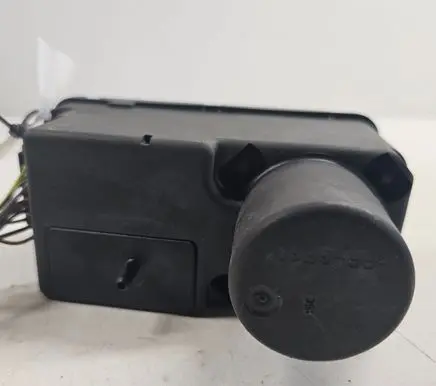 Volkswagen Golf III Central locking vacuum pump 1H0962257C