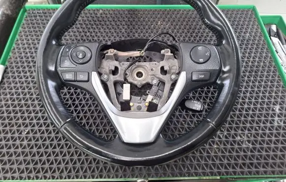 Toyota Auris E180 Steering wheel 