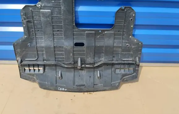 Hyundai i30 Engine splash shield/under tray K3HGD88000