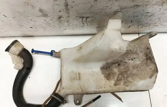 Windshield washer fluid reservoir/tank