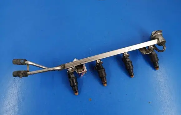 Volkswagen Golf IV Fuel main line pipe 06A133681B