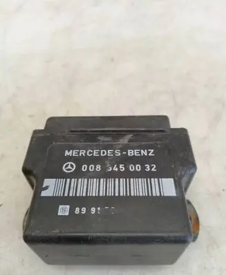 Mercedes-Benz C W202 Glow plug pre-heat relay 0085450032 899170