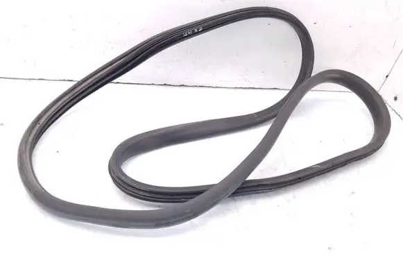 Renault Clio IV Rear door rubber seal (on body) 