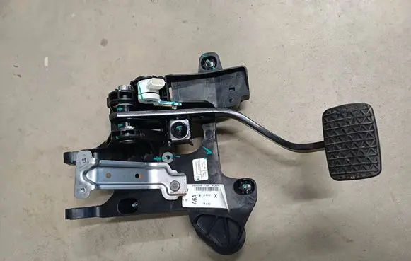 Buick Encore I Brake pedal GM42343853 42343853