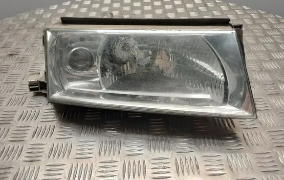 Skoda Octavia Mk1 (1U) Headlight/headlamp 1U2941016C