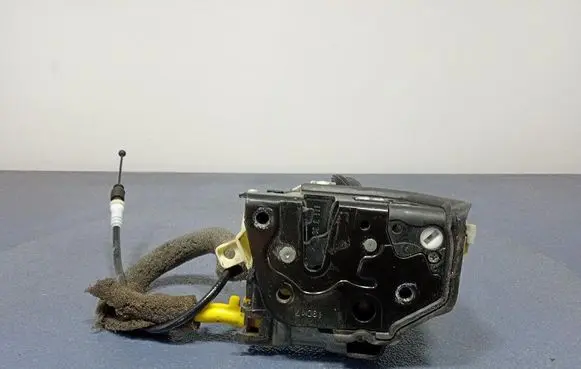 Porsche Cayenne (92A) Front door lock 8J1837016E