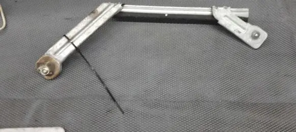 Peugeot 407 Door glass rail 409911