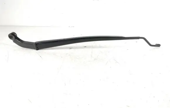 Toyota RAV 4 (XA50) Front wiper blade arm