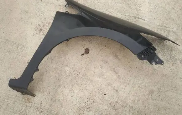 Honda Insight Fender juodas
