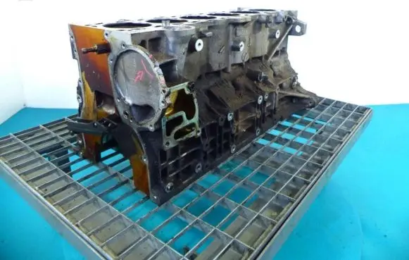 BMW 5 E39 Engine block M54B22 IMPRK992373