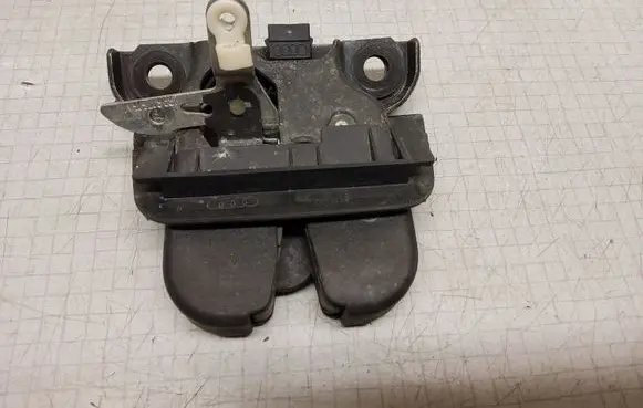 Audi A6 S6 C5 4B Tailgate/trunk/boot lock/catch/latch 4B9877505M